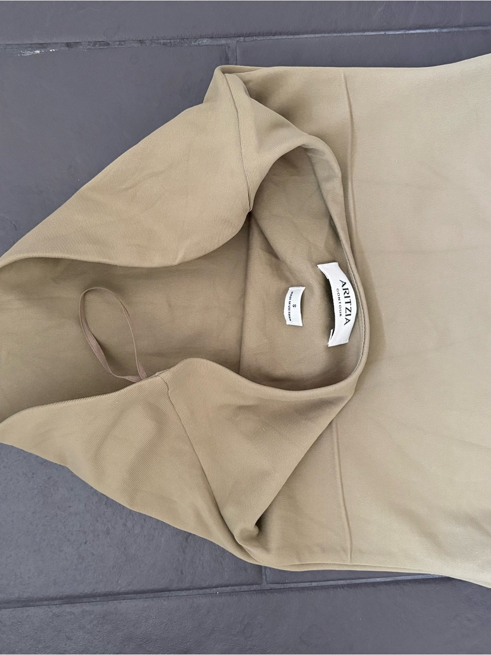 Aritzia contour tube top - Picture 4 of 4